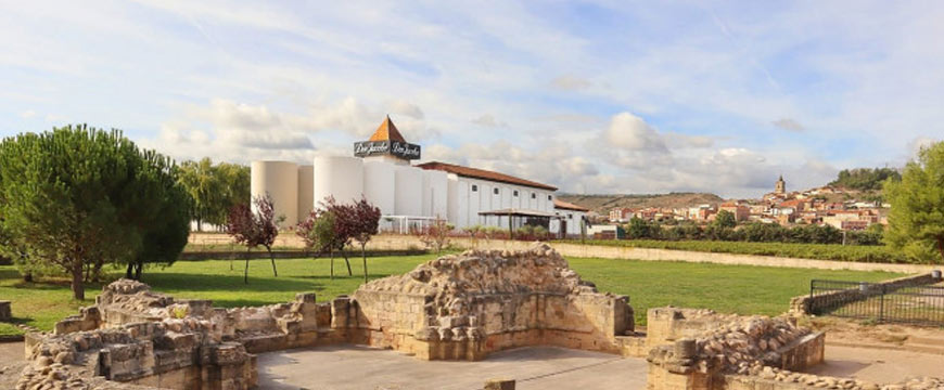 Bodegas Corral reconecta con el Camino de Santiago