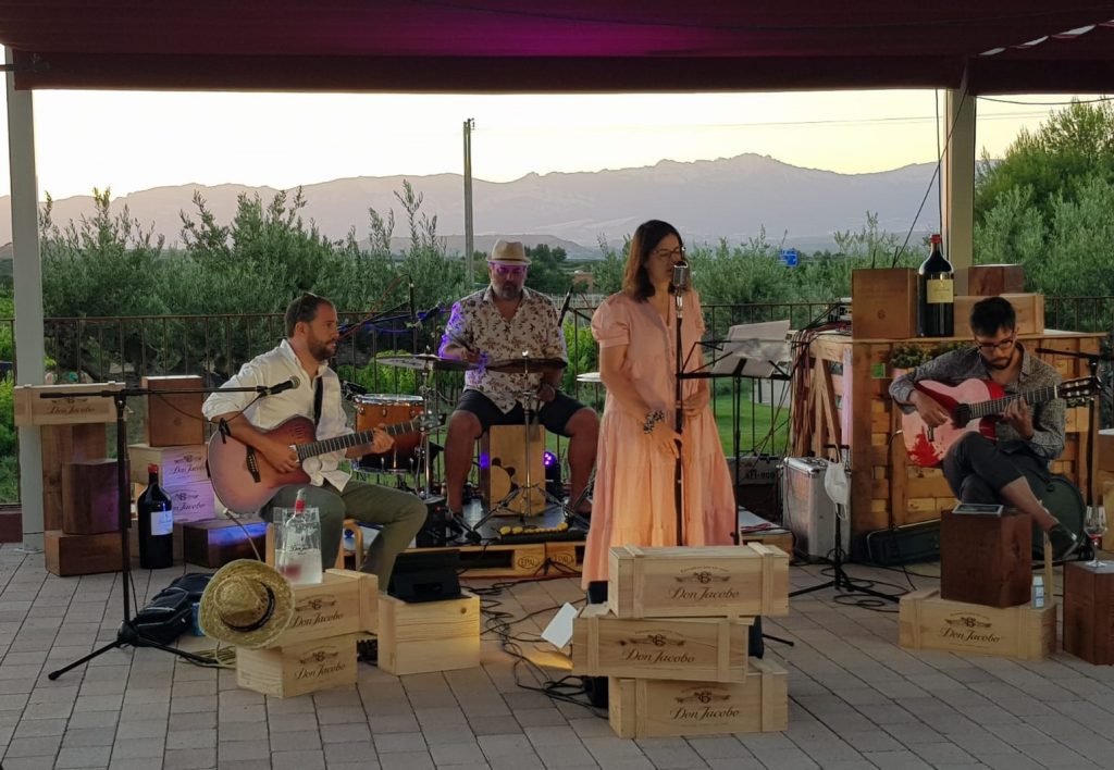 Bodegas Corral · Don Jacobo | Vinos de Rioja y Enoexperiencias | Conciertos al aire libre y Djs los fines de semana de verano en la terraza de Bodegas Corral